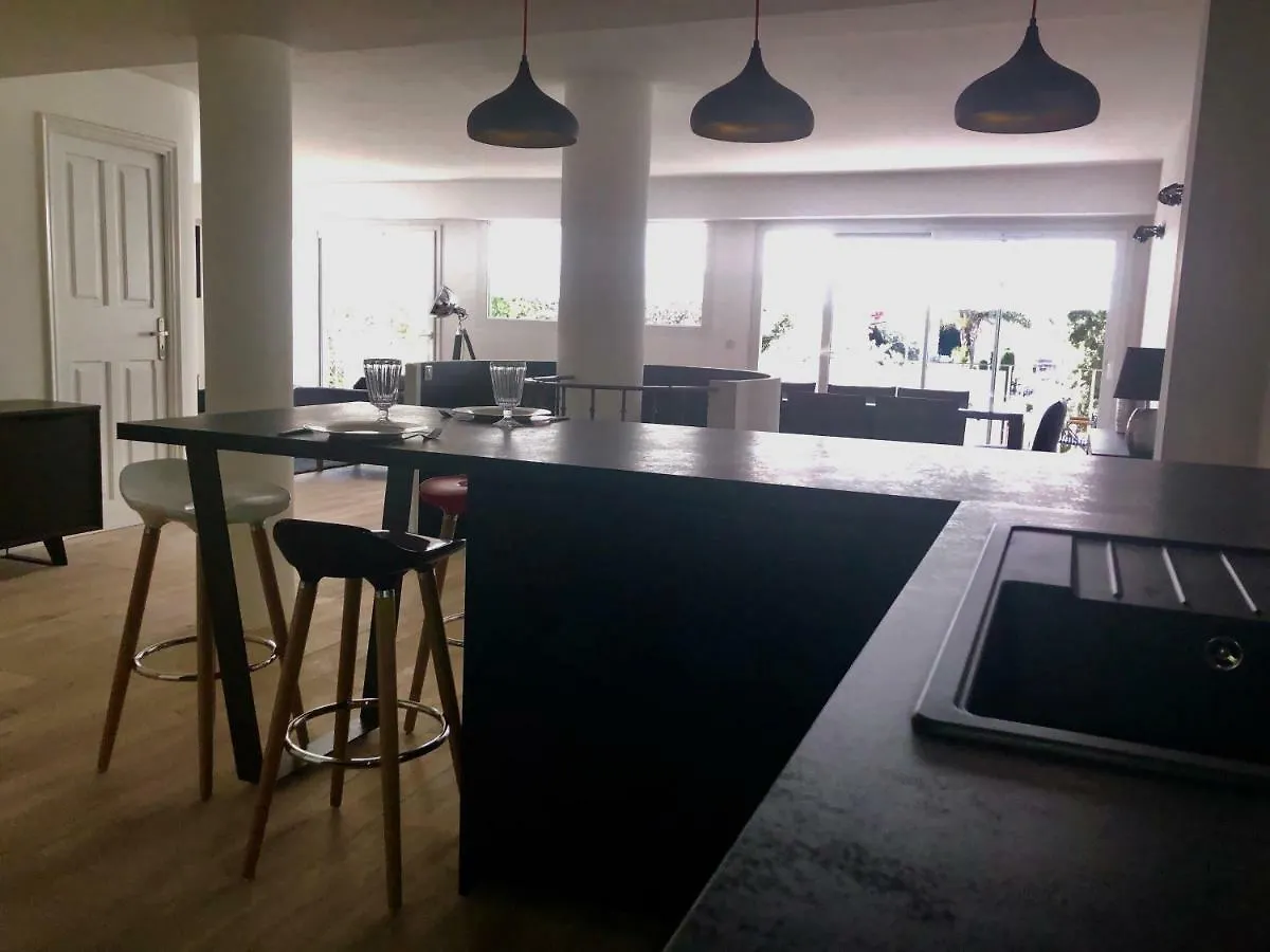 Penthouse Cassis Apartment 0*,